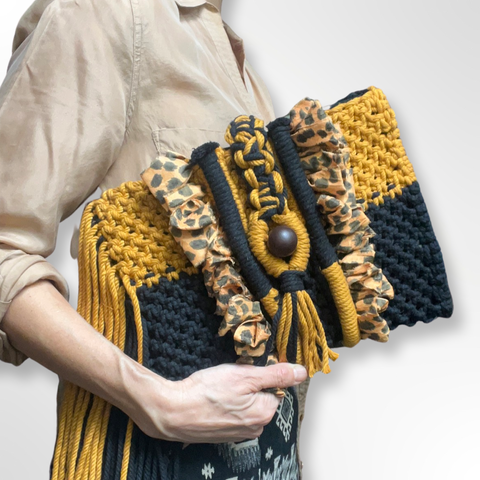 Tendua Handwoven Silk Sari Ruffles Clutch Bag